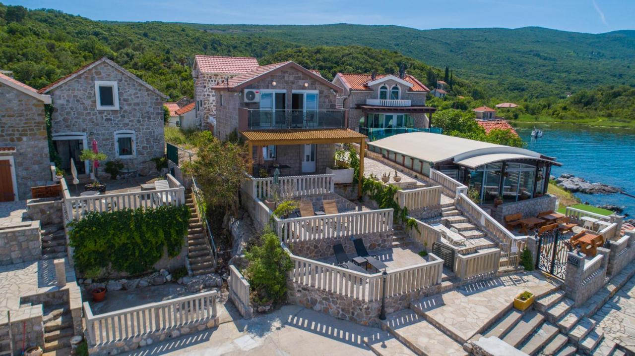 Villa Family House Bjelila à Tivat Extérieur photo
