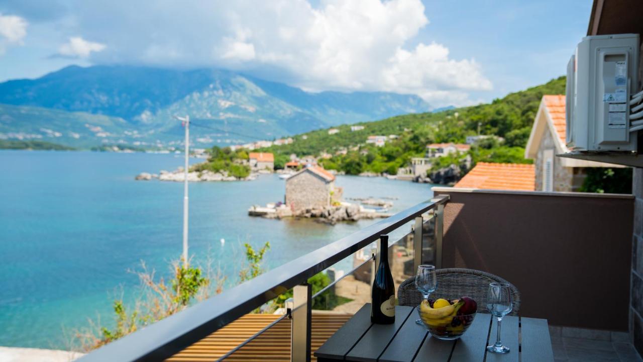 Villa Family House Bjelila à Tivat Extérieur photo