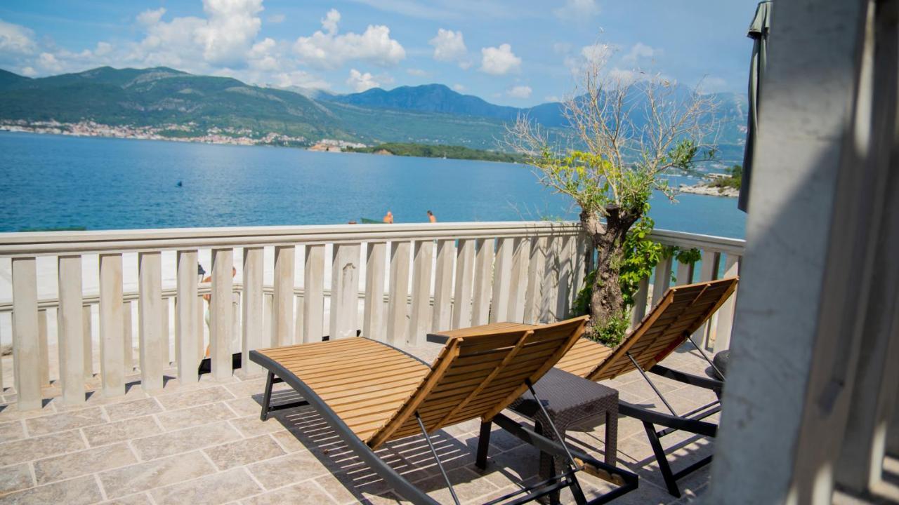 Villa Family House Bjelila à Tivat Extérieur photo